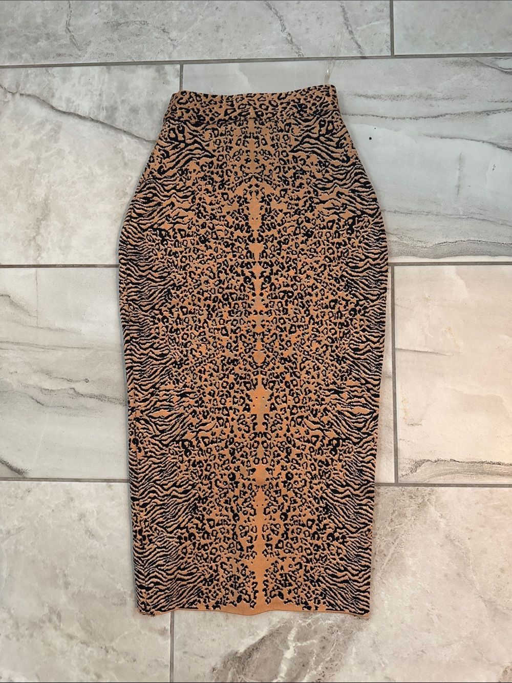 House of London Leopard pencil skirt - Picture 2 of 4